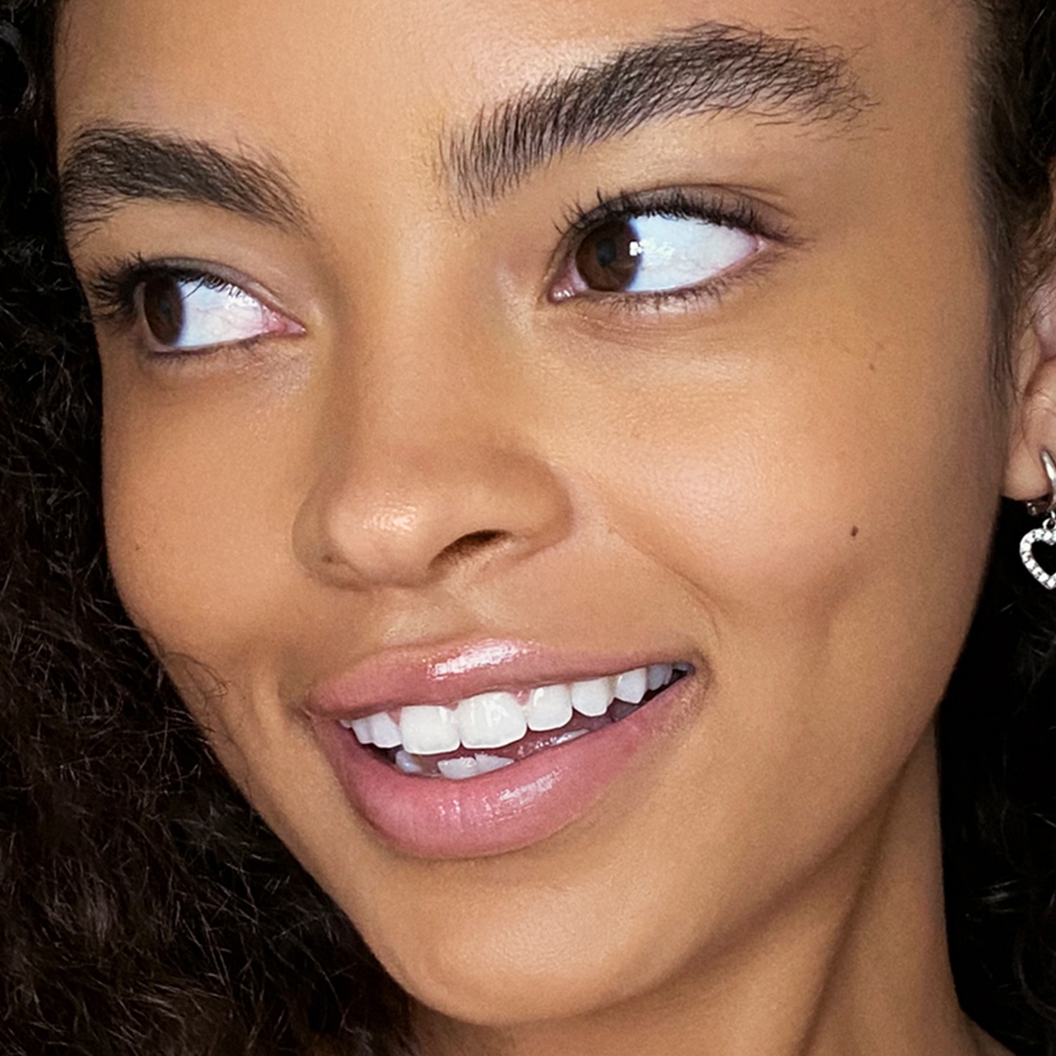 LIQUID TOUCH BRIGHTENING CONCEALER (CORRECTOR)